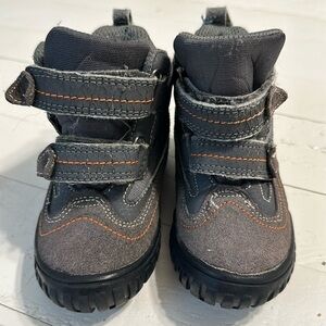6 size boys-winter/hiking boots, in excellent condition, gray 2 w orange thread